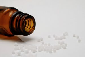 https://pixabay.com/de/photos/medizin-globuli-naturheilkunde-1572970/
