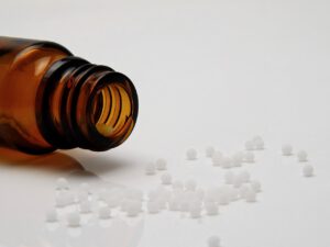 medicine-1572970_1280 https://pixabay.com/de/photos/medizin-globuli-naturheilkunde-1572970/
